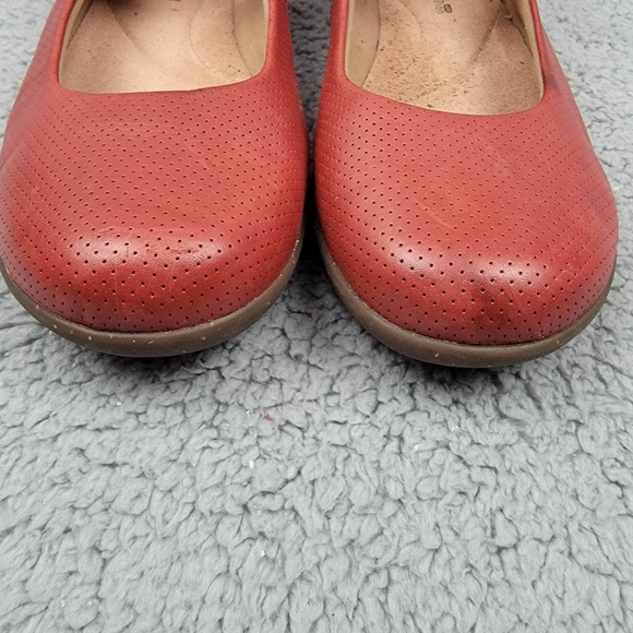 Clarks Collection Red Leather Flats Medora Nina Ankle Strap Womens Shoes 9.5W. - Picture 3 of 11